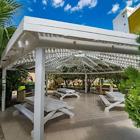 Cornelius Pool In Caesar & Apartment *